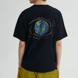 เสื้อยืดผ้าฝ้ายเนื้อหนัก 100% สไตล์หรูหรา ดีไซน์แบบดิสเทรส แนวสตรีทแฟชั่น สีดำ ตกแต่งด้วยงานปักลายกราฟิก 3 มิติ คุณภาพสูง - Product Image 3