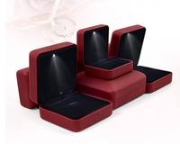Boîtes à Bijoux en Cuir de Luxe avec Logo Personnalisé Nouveau Rectangle Lumière LED Étui de Voyage Portable avec Luxe pour Bagues