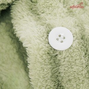 Robe de chambre épaisse pour femme Softextiles avec logo, en polaire corail douce et unie, peignoir d'hiver pour femme - Product Image 3