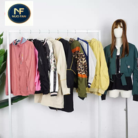 Vêtements d'occasion - Vestes zippées pour femmes de qualité A, printemps/automne, styles, tailles et couleurs variés. Quantité minimale de commande : 500 kg