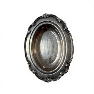 Assiette ovale en étain argenté antique avec motif de bordure personnalisé, compatible lave-vaisselle, pour service alimentaire, design vintage, vaisselle de service antique - Product Image 1
