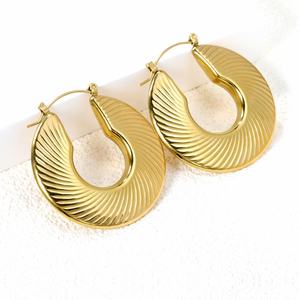 Pendientes de Aro Huggie Chapados en Oro de 18k, Delicados, Elegantes, Vintage, Modernos, con Textura Gruesa, de Acero Inoxidable Hipoalergénico, Joyería de Moda - Product Image 3