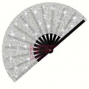 Éventail Pliant en Bambou Écologique 33 cm, Motif Artisanal Musical, Finition Pailletée Argent et Noir, avec Étui en Tissu Peint – Grande Vente - Product Image 1