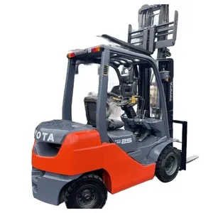 Kullanılan Toyota 25 2.5 ton dizel forklift 2.5 ton ekipmanları güçlü enerji inşaat makinesi satılık