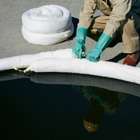 Bâche absorbante pour pétrole 10M 20M en polypropylène blanc avec corde de traction pour barrière anti-déversement marine