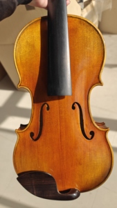 <span class=keywords><strong>ไวโอลิน</strong></span>ไม้สปรูซแกะสลักเคลือบเงา งานฝีมืออิตาลี ทำจากไม้เมเปิลลายไฟ ติดตั้งอย่าง<span class=keywords><strong>ดี</strong></span> เสียงดี สีส้มน้ำตาล เครื่องดนตรีประเภทเครื่องสาย - Product Image 4