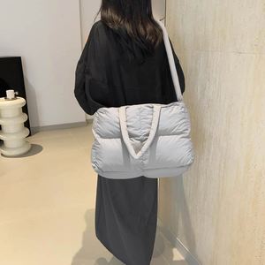 Sac bandoulière matelassé léger et résistant à l'eau, grande capacité, sacs fourre-tout gonflés pour l'été, l'automne et le printemps - Product Image 4