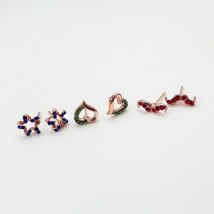 Ensemble de boucles d'oreilles en strass pour femmes, avec motifs papillon, cœur, lettre et lèvres, couleur or transparent - Product Image 5