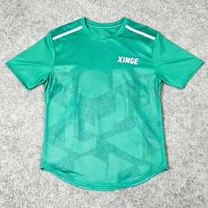 เสื้อผ้าออกกำลังกายผู้ชายขายดีปี 2026 โลโก้สั่งทำ โพลีเอสเตอร์ผสมสแปนเด็กซ์ แขนสั้น น้ำหนักเบา ผ้าตาข่าย กระชับกล้ามเนื้อ ทรงปกติ 180 กรัม พิมพ์ลาย - Product Image 2