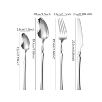 Ensemble de couverts élégants et luxueux en acier inoxydable comprenant des couteaux, des fourchettes, des cuillères et des cuillères à dessert pour restaurants et mariages