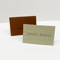 Étiquette en cuir véritable personnalisée de haute qualité avec logo en relief pour sacs et jeans