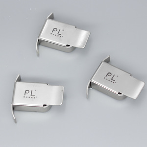Dispositif de fixation de bord en acier inoxydable pour machine à coudre à plat avec aimant puissant - Product Image 1