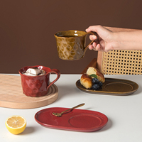 Service à thé et à café de luxe abordable, personnalisé OEM, comprenant tasses ovales, soucoupes, assiettes à dessert petites en céramique pour latte art, idéal pour le thé de l'après-midi