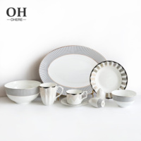 Service de table de luxe en porcelaine fine, motif lignes noires, avec bol, tasse et soucoupe, idéal pour événements, traiteur et location