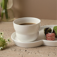 Ensemble élégant de tasses à café et assiettes à dessert en porcelaine blanche de style niche, en forme de gourde, pour le thé de l'après-midi