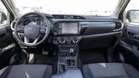 Toyota Hilux DC 2.4D 2024 d'occasion en bon état, sièges en cuir gauche, 5 places, caméra de recul, écran tactile, phares xénon, Euro IV, 250-300 ch, essence