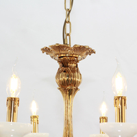 Lustre français en laiton massif à 8 bras, design rococo sculpté à la main, accents en albâtre naturel, LED 2700K, élégant luminaire de plafond doré