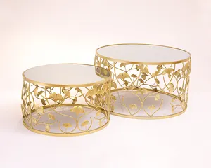 Diseño de espejo como hojas caídas de mesa redonda de hierro dorada