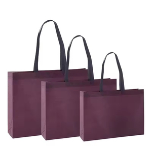 Bolsas de papel kraft rojas con asas planas reutilizables para negocios y compras - Product Image 2