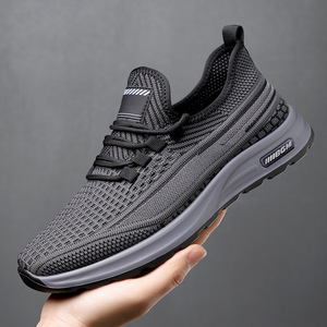 Chaussures de course respirantes en mesh gris foncé pour hommes, semelle souple légère, chaussures de sport décontractées confortables à enfiler pour un usage quotidien - Product Image 3