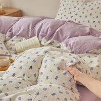 Parure de lit quatre pièces en fil froissé ultra-doux de qualité maternelle et infantile, comprenant une housse de couette, un drap plat et un drap-housse pour un sommeil aérien et agréable