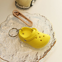 Gantungan Kunci 3D Mini Sneaker CROC Gantungan Kunci Mobil Liontin Tas Liontin Pasangan Tahan Air Pola Kartun Plastik Ringan