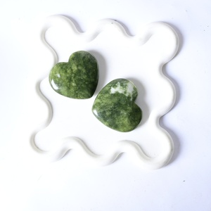 Coraos de Jade Verde Natural al por Mayor, Coraos de Cristal de Jade Verde Pulido para Manualidades Decorativas - Product Image 1