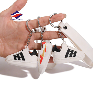 Longzhiyu, 20 ans d'expérience, fabrication sur mesure <span class=keywords><strong>de</strong></span> porte-clés 3D personnalisés, porte-clés en caoutchouc PVC, entreprise <span class=keywords><strong>de</strong></span> porte-clés personnalisés, porte-clés <span class=keywords><strong>de</strong></span> <span class=keywords><strong>marque</strong></span> <span class=keywords><strong>de</strong></span> chaussures, porte-clés 3D - Product Image 2