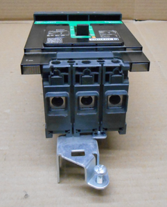 ตัวควบคุมการเขียนโปรแกรม PLC รุ่น BDA34030 POWERPACT 3 ขั้ว 30 แอมป์ 480VAC - Product Image 3