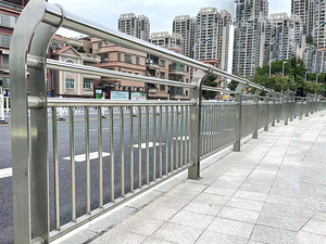 Moderno esterno in acciaio inox asta del tubo balaustra facile installazione <span class=keywords><strong>per</strong></span> le ville ringhiera del <span class=keywords><strong>balcone</strong></span> <span class=keywords><strong>corrimano</strong></span> del <span class=keywords><strong>balcone</strong></span> <span class=keywords><strong>corrimano</strong></span> - Product Image 4