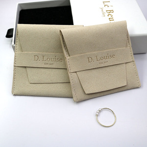 Pochette à bijoux en microfibre suédée, pochette à bijoux en velours suédé beige personnalisée avec logo, pochette et boîte à bijoux - Product Image 1
