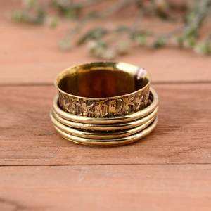 Anillo giratorio de latón chapado en oro de 14K hecho a mano con engaste de bisel, joyería moderna minimalista para meditación y alivio del estrés - Product Image 1