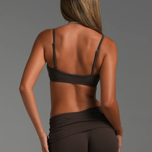 Sujetador deportivo de yoga con cuello halter integrado, diseño de dos piezas, tirantes ajustables, espalda con diseño atractivo, color en contraste, ropa deportiva de alto soporte para gimnasio - Product Image 2
