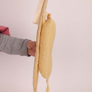 Brosse corporelle naturelle en loofah, serviette de bain douce avec bande de traction pour l'exfoliation des peaux mortes - Product Image 6