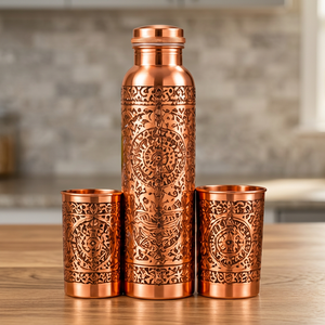 Botella de Agua Artesanal de Cobre con Tapa y 2 Tazas, Juego de Termo Metálico Vintage Hecho a Mano con Patrón de Mandala Grabado - Product Image 1