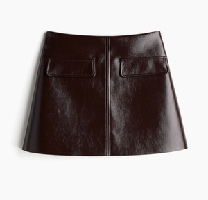 Ensemble 2 pièces élégant pour femme en similicuir brillant, manches longues et jupe courte, tendance - Product Image 4