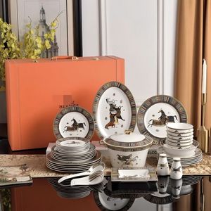 Accesorios de Cocina, Exquisitos Juegos de Vajilla de Cerámica, Juegos de Vajilla de 58 Piezas, Cuatro Caballos de Guerra, Porcelana de Lujo Europea, Buena Venta - Product Image 3