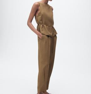Sofisticado conjunto de lino sin mangas ideal para viajes de negocios estilo resort elegante y a la moda - Product Image 2