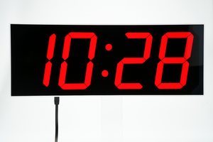 Reloj de pared <span class=keywords><strong>digital</strong></span> inteligente con 30 alarmas, temporizador de cuenta atrás, sincronización Wi-Fi y soporte de ahorro de luz diurna - Product Image 2