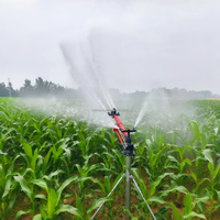 Aspersor de riego tipo pistola Titans para irrigación agrícola en terrenos agrícolas