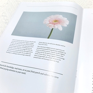 Livre imprimé en quadrichromie avec reliure piquée à cheval et papier couché pour la publicité d'entreprise - Product Image 6