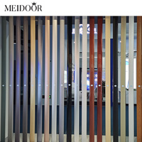 Cadre de fenêtre à battants en aluminium et verre de style français, design moderne pour fenêtres de maison avec moustiquaire