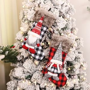 TC Nouvelle Collection Noël 3D 48*28cm Poupée Gnome Couple Chaussettes de Noël à Carreaux Décorations Artisanales pour Déco de Fêtes - Product Image 4