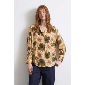 Camisa de Voile con Estampado Floral de Mango para Mujer, Blusa Casual de Chifón con Botones, Color Caqui, Estilo Diario - Product Image 3