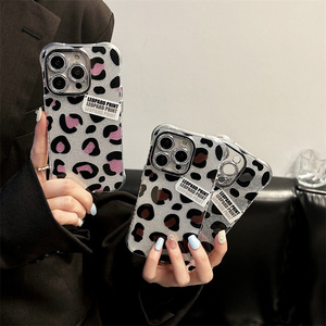 Teléfono móvil de moda con estampado de leopardo brillante de <span class=keywords><strong>Europa</strong></span> y Estados Unidos para IPhone15promax 14pro funda 13 película de lente 12 11 mujeres - Product Image 1