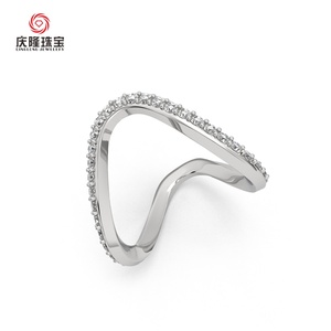 Anillo de Compromiso de Alta Calidad en Oro Blanco PT 950 con Moissanita Corte Cojín y Anillo de Boda con Diamantes - Product Image 3