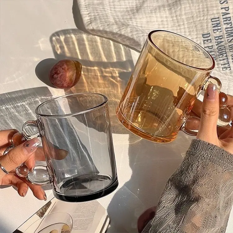 Tasse à eau en verre transparent en gros ménage 350ml verrerie à quatre couleurs jus tasse à thé tasse à lait perle poignée tasse à café en verre