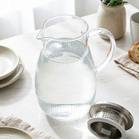 Carafe en verre borosilicate de style nordique avec couvercle filtrant et poignée transparente pour boissons glacées et eau chaude