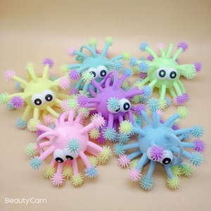 Nueva Pelota de Peluche TPR Creativa de 5 Pulgadas con Ojos en Relieve, Pelota de Peluche Brillante con Diseño de Copo de Nieve, Juguete Antiestrés - Product Image 1