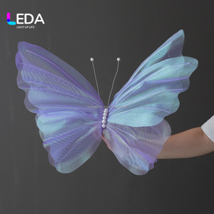 Fondo de Boda y Decoración de Pasillo LEDA con Mariposas Coloridas de Seda Moderna, con Tamaño y Color Personalizados para Eventos - Product Image 3